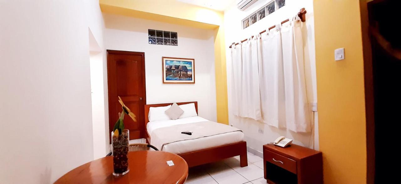 Hostal Huayruro Iquitos Exteriör bild