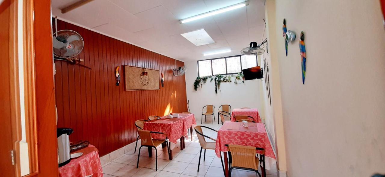 Hostal Huayruro Iquitos Exteriör bild