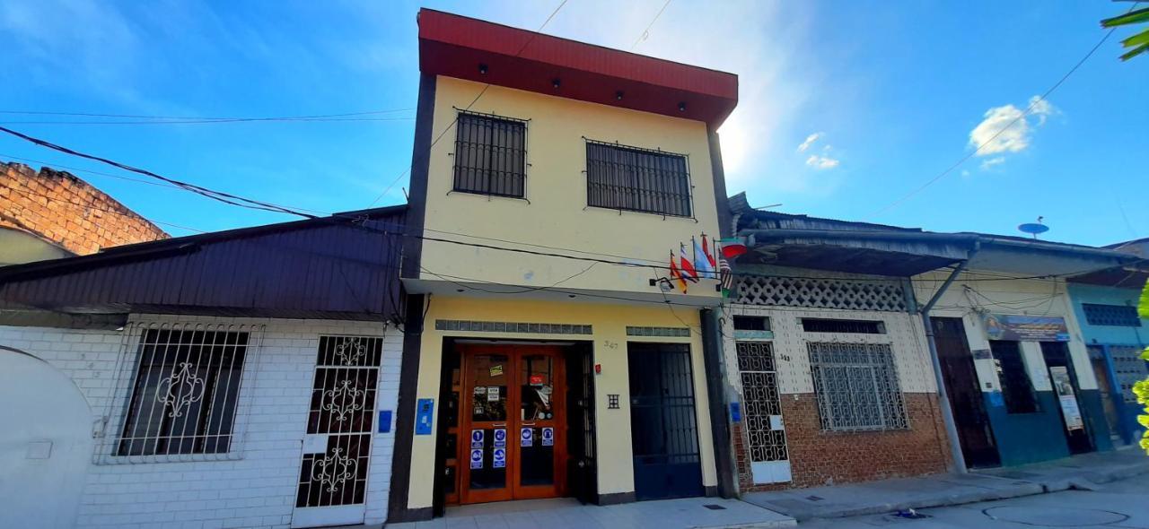 Hostal Huayruro Iquitos Exteriör bild