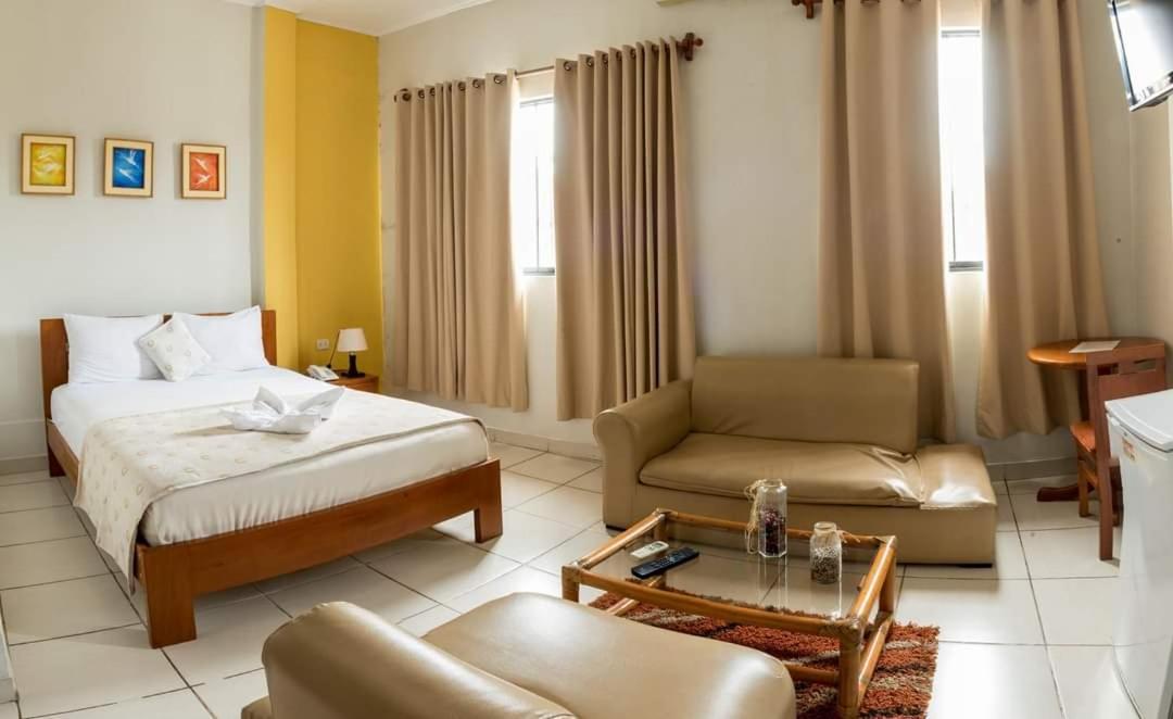 Hostal Huayruro Iquitos Exteriör bild