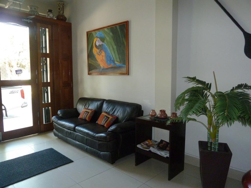 Hostal Huayruro Iquitos Exteriör bild