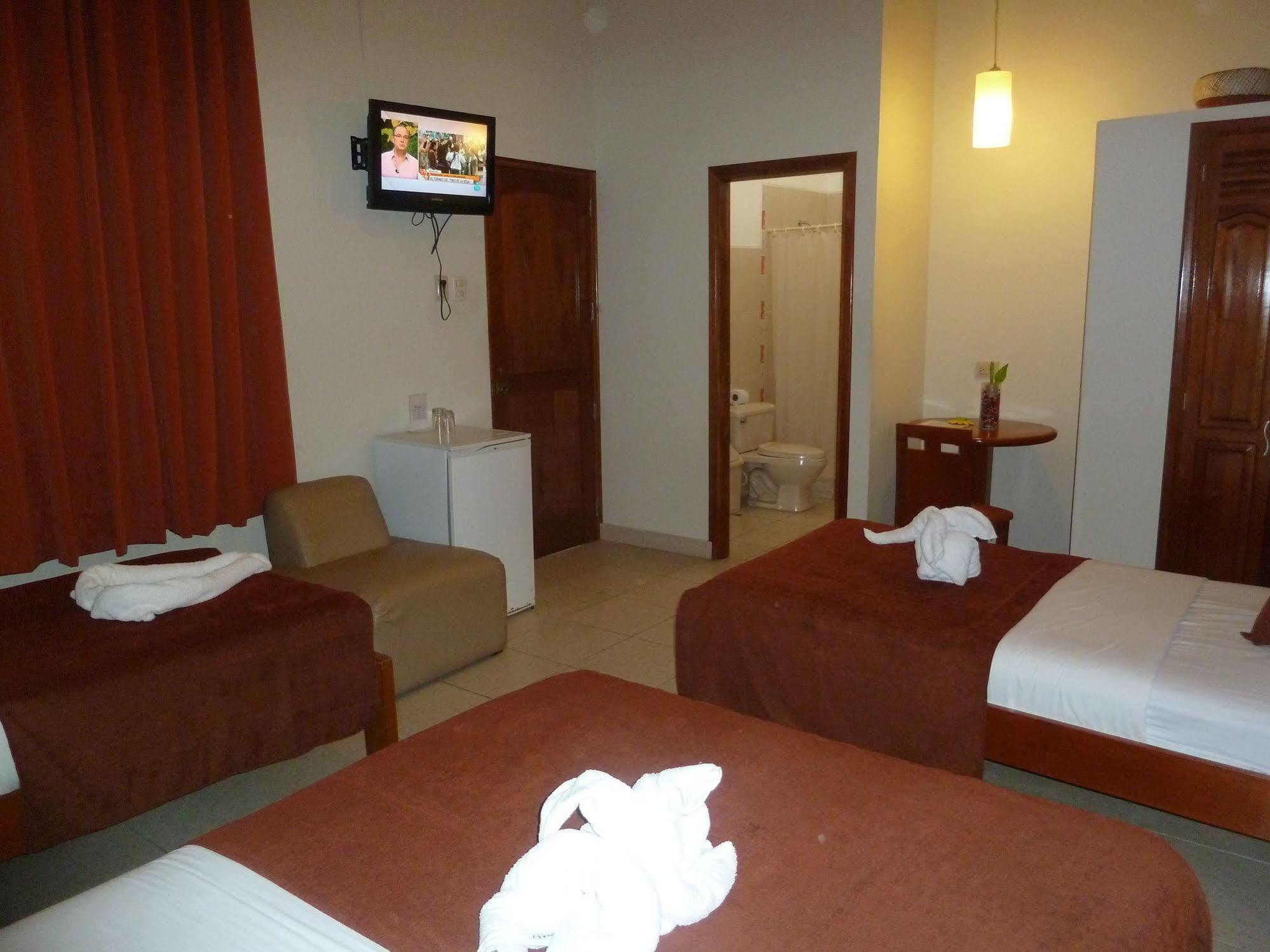 Hostal Huayruro Iquitos Exteriör bild
