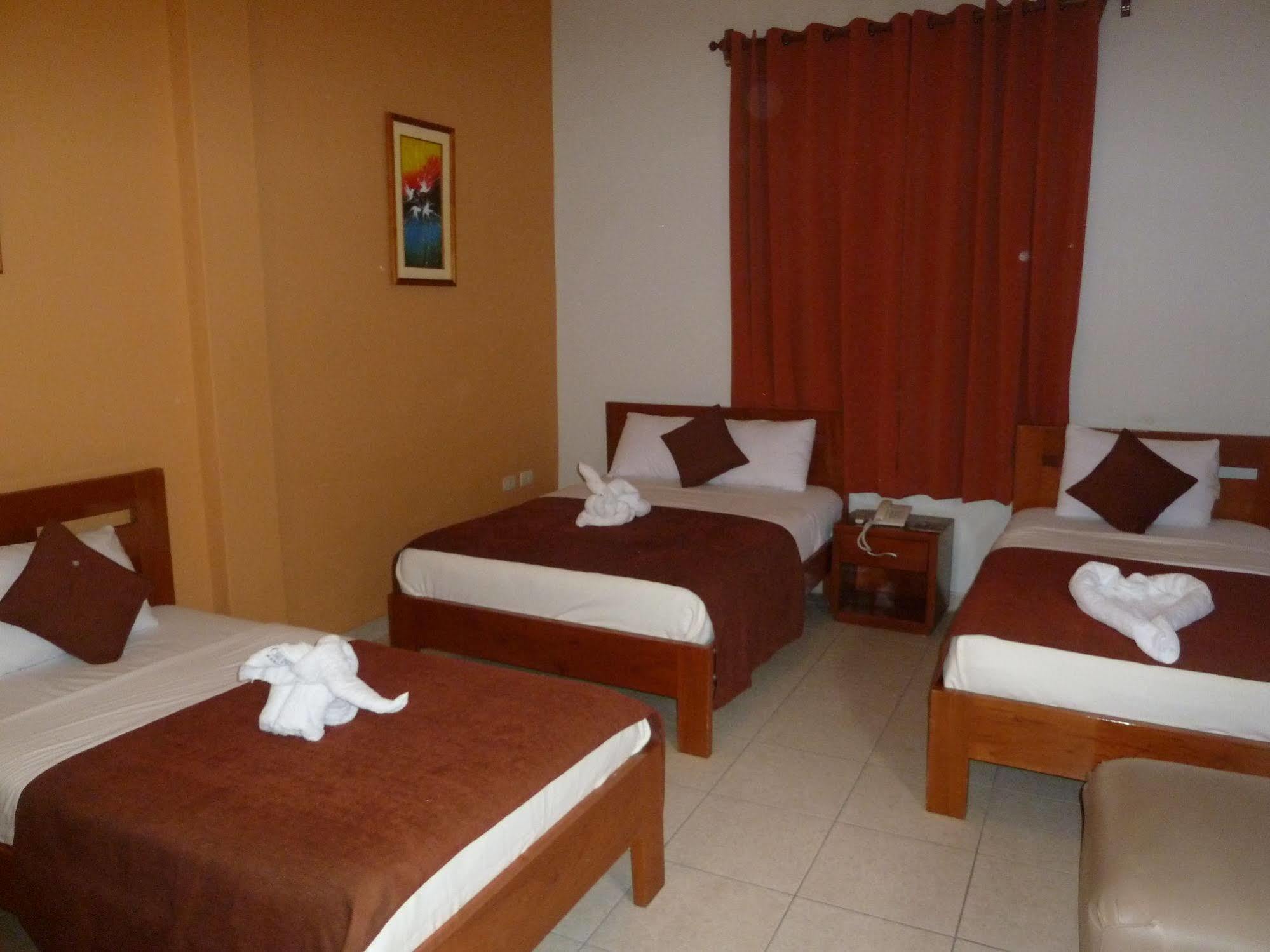 Hostal Huayruro Iquitos Exteriör bild