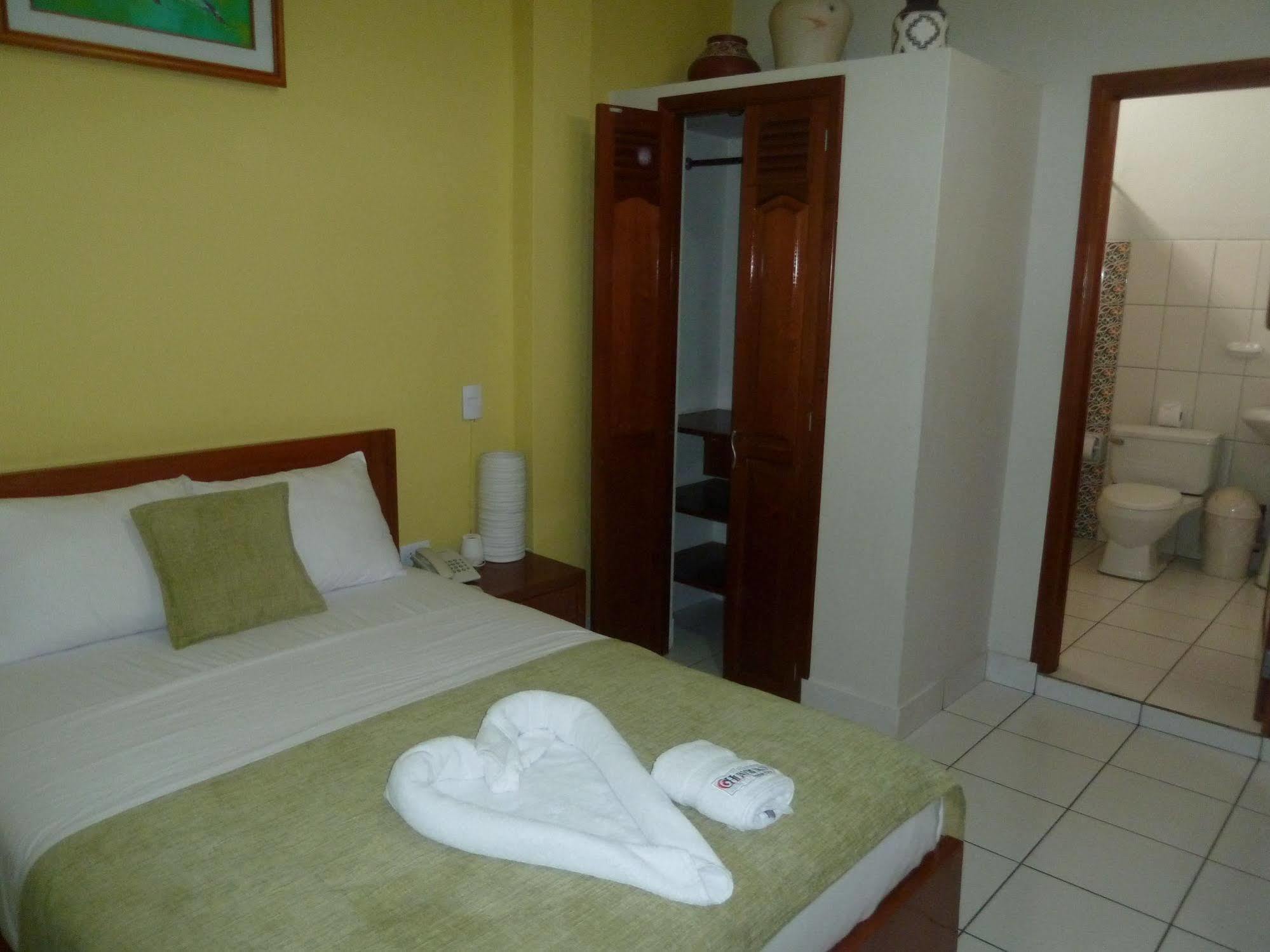 Hostal Huayruro Iquitos Exteriör bild