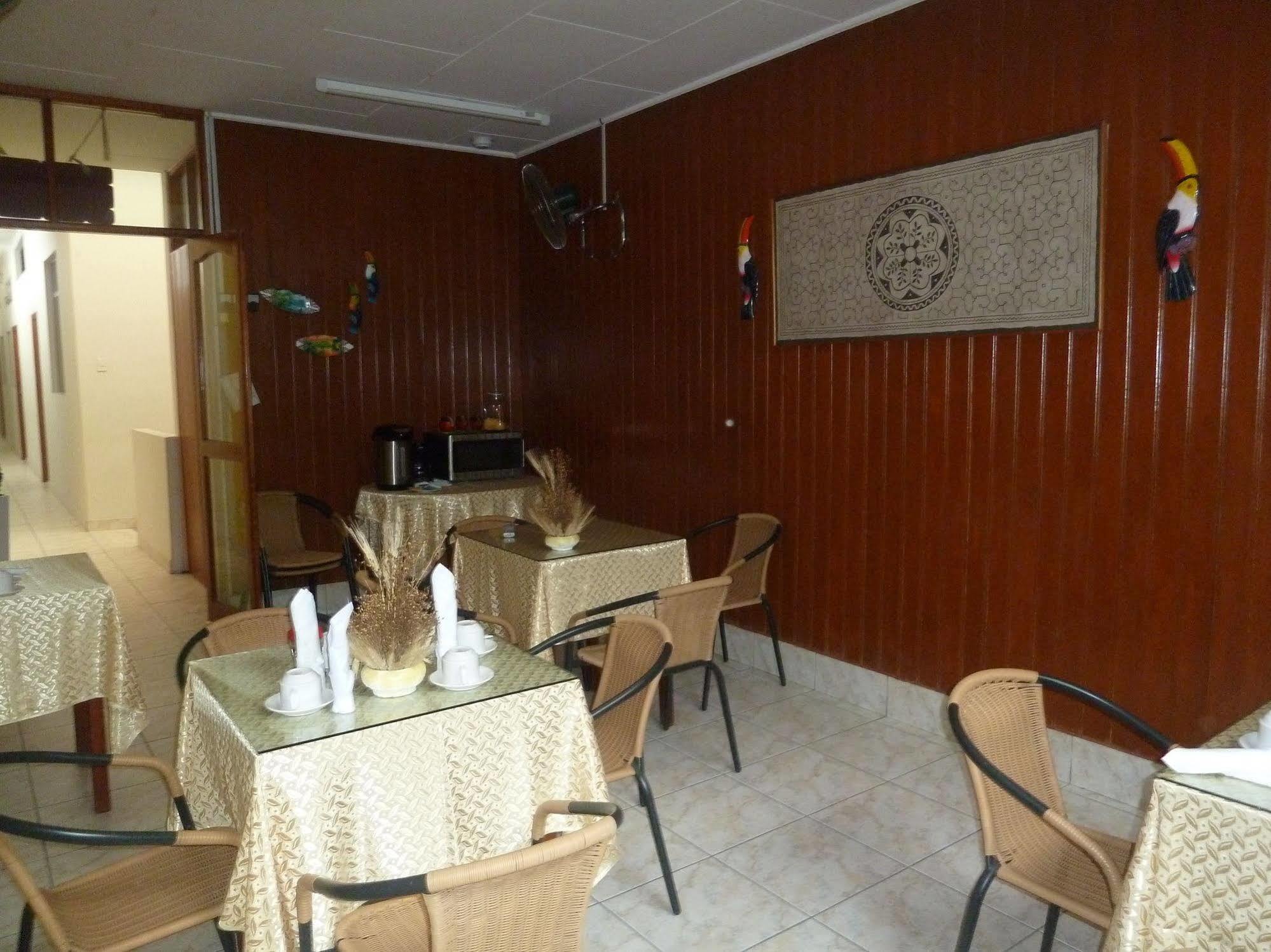 Hostal Huayruro Iquitos Exteriör bild