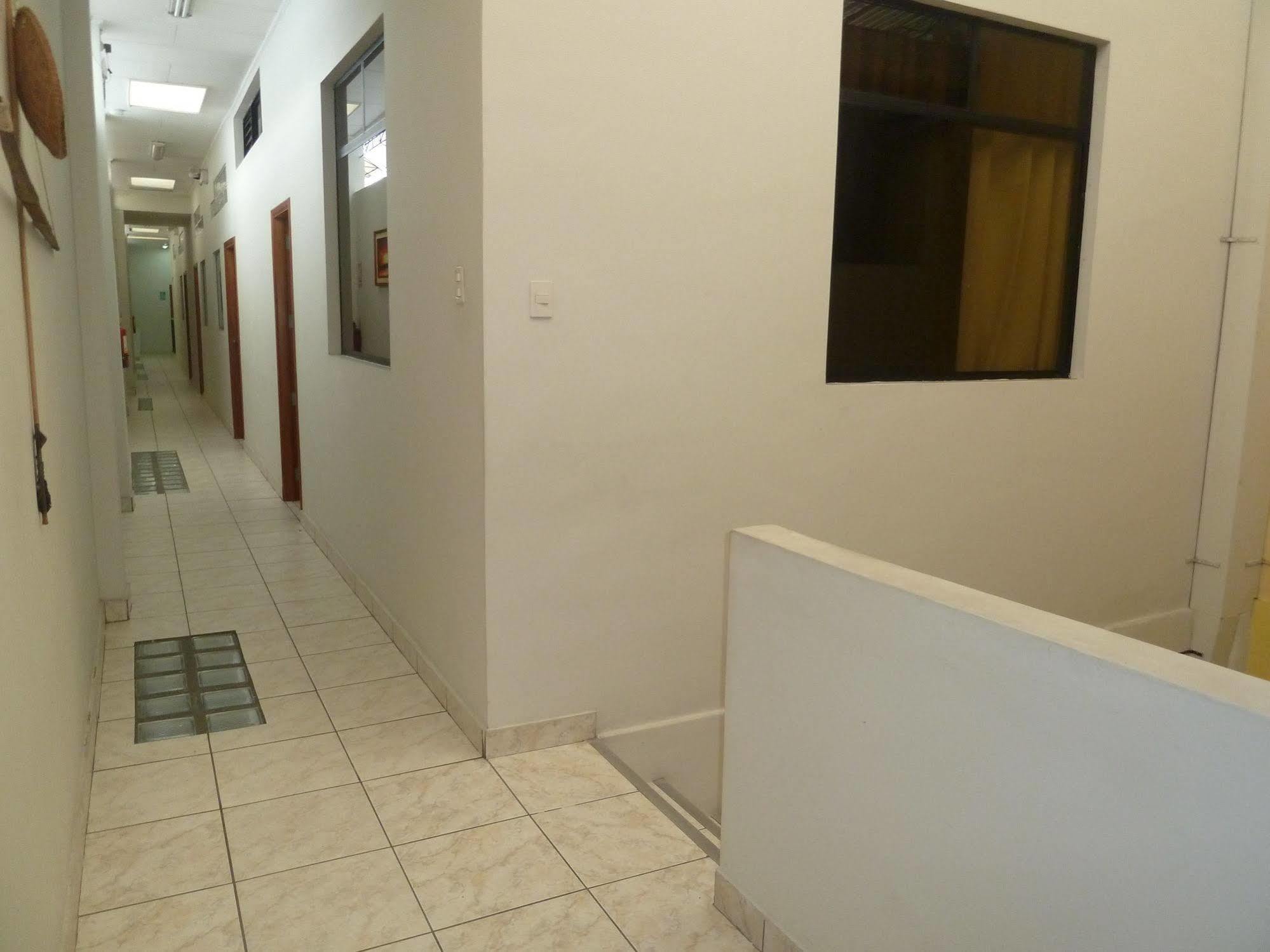 Hostal Huayruro Iquitos Exteriör bild